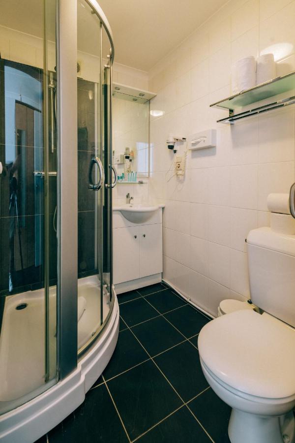 Hotel De Kalvaar Нинове Экстерьер фото
